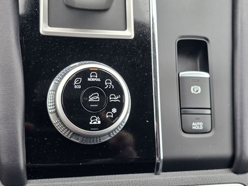 Used 2024 Mitsubishi Outlander SE image 22