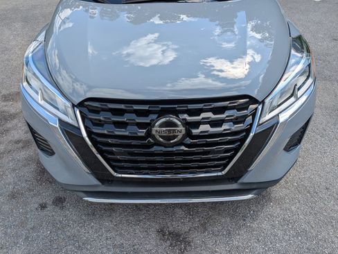 Used 2021 Nissan Kicks SV FWD image 12