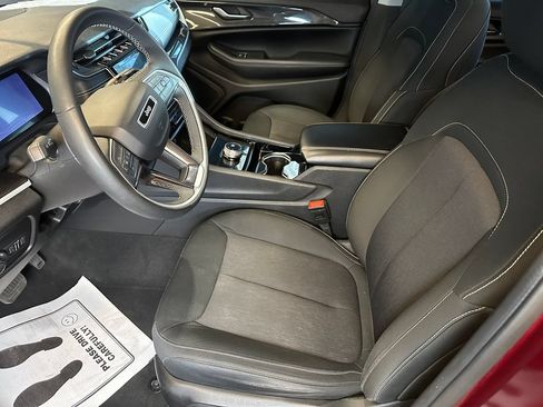 Used 2023 Jeep Grand Cherokee Laredo w/ Luxury Tech Group I AWD/4WD image 19