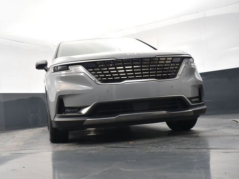 Certified 2023 Kia Carnival SX image 24