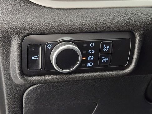 Used 2023 Ford Explorer XLT image 26