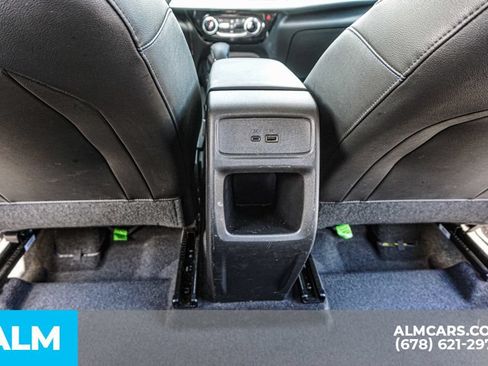 Used 2025 Chevrolet Trax LT FWD image 30