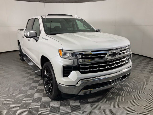 Used 2023 Chevrolet Silverado 1500 LTZ w/ LTZ Premium Package AWD/4WD image 3