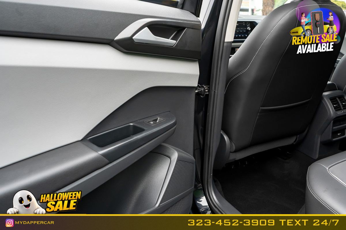 Used 2023 Volkswagen Taos SE w/ Panoramic Sunroof Package FWD image 15