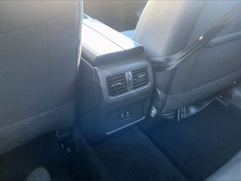 Used 2023 Nissan Rogue SV image 27