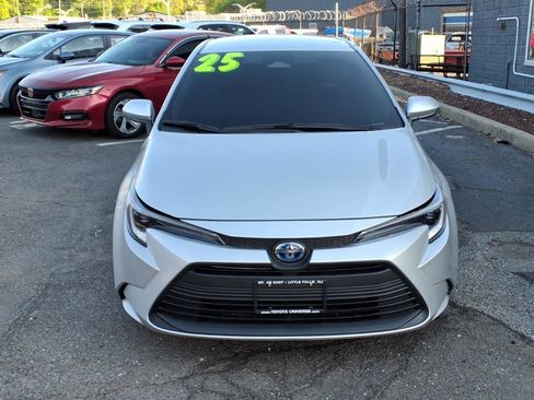 Certified 2025 Toyota Corolla LE FWD image 2