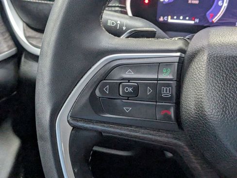 Used 2024 Jeep Grand Cherokee L Limited w/ Luxury Tech Group II image 16