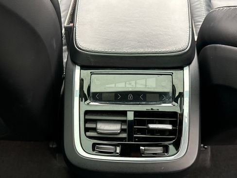 Used 2020 Volvo XC90 T6 R-Design image 21