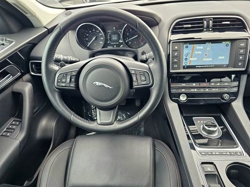 Used 2017 Jaguar F-PACE Prestige image 31