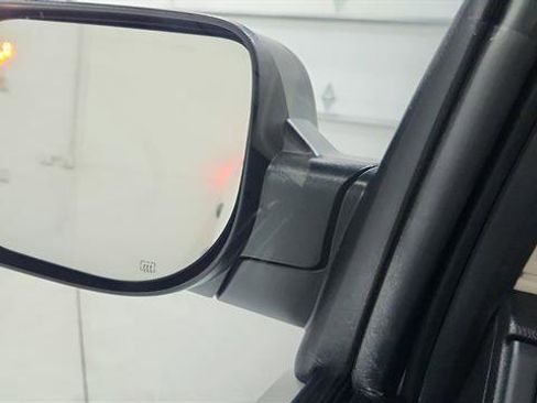 Used 2024 Nissan Titan SV w/ SV Convenience Package image 13