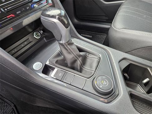 Used 2022 Volkswagen Tiguan SE image 26