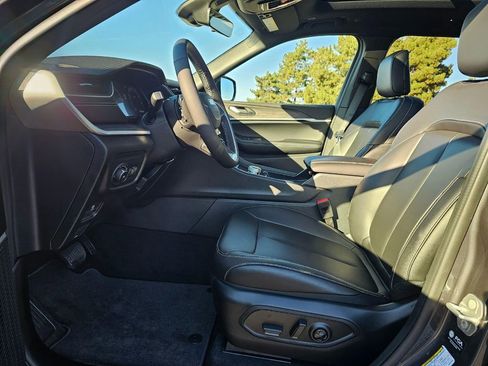 New 2025 Jeep Grand Cherokee L Limited w/ Black Appearance Package image 10