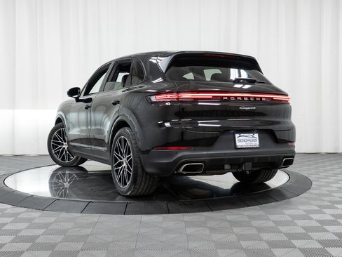 Used 2025 Porsche Cayenne AWD/4WD image 33