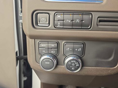 Used 2023 GMC Yukon SLT image 27