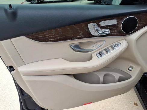 Used 2019 Mercedes-Benz GLC 300 image 14
