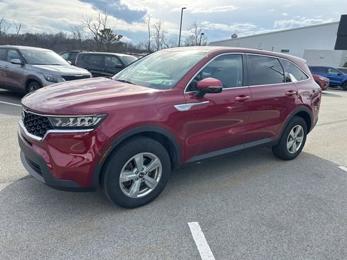 Used 2021 Kia Sorento LX image 3