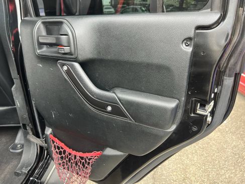 Used 2018 Jeep Wrangler Unlimited Rubicon AWD/4WD image 33