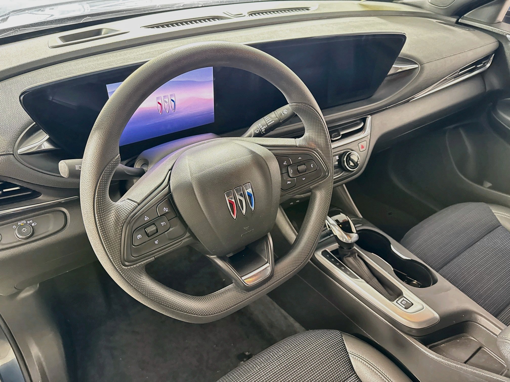 Used 2025 Buick Envista Preferred w/ Convenience II Package FWD image 11
