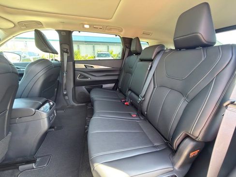 Certified 2026 INFINITI QX60 Luxe w/ Cargo Package AWD/4WD image 17