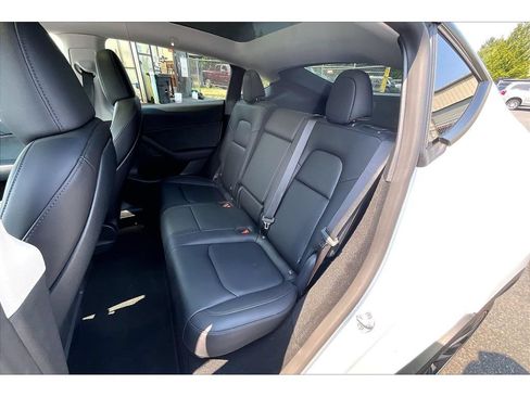 Used 2025 Tesla Model Y Long Range RWD image 24