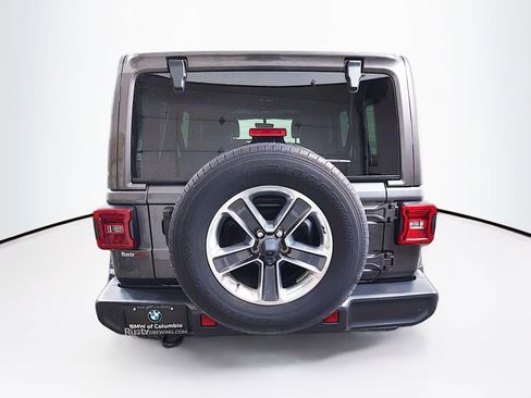 Used 2018 Jeep Wrangler Unlimited Sahara AWD/4WD image 6