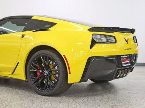 Used 2015 Chevrolet Corvette Z06 w/ 2LZ Preferred Equipment Group image 10