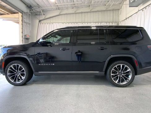 Used 2022 Jeep Wagoneer Series III w/ Premium Group I AWD/4WD image 26