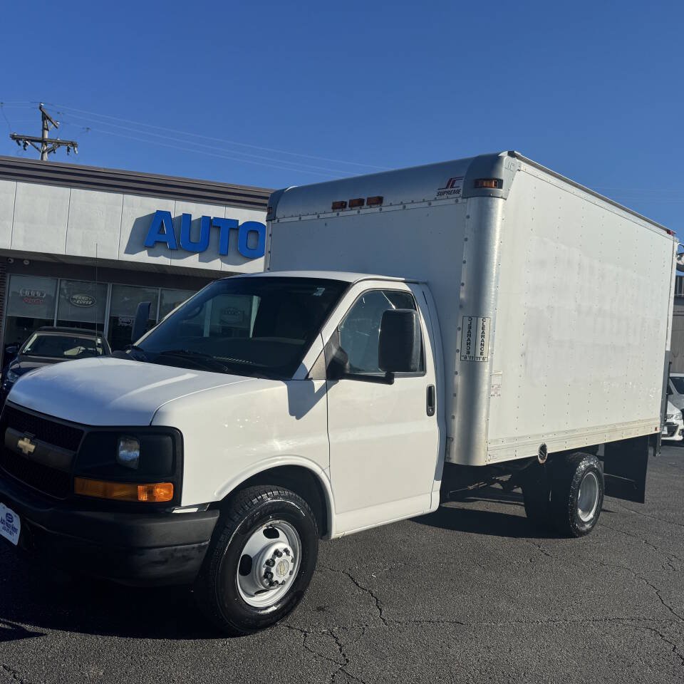 Used 2010 Chevrolet Express 3500 RWD image 1