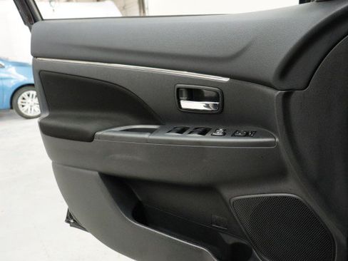 Used 2025 Mitsubishi Outlander Sport AWD image 19