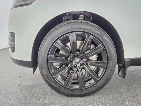 Used 2025 Land Rover Range Rover SE AWD/4WD image 9