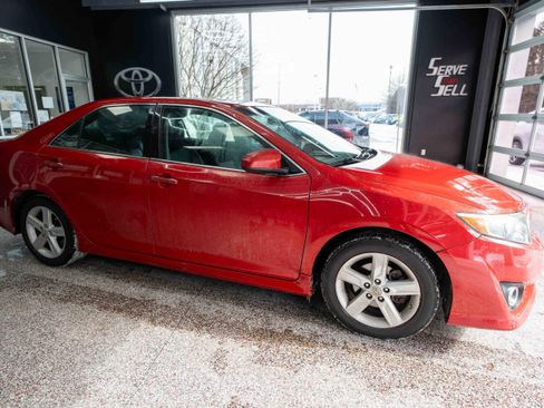 Used 2012 Toyota Camry SE image 5
