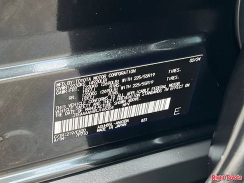 Certified 2024 Toyota Venza Limited AWD/4WD image 32