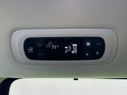 Used 2023 Chrysler Pacifica Touring-L FWD image 24