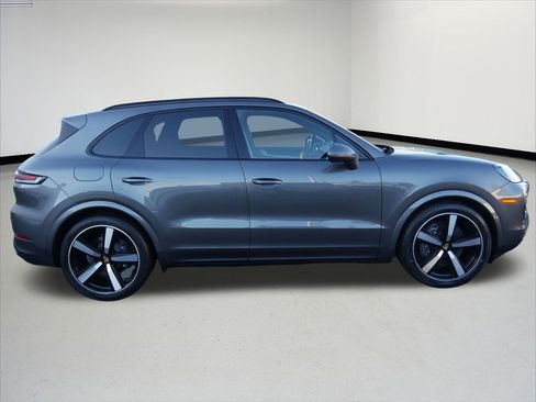 Used 2024 Porsche Cayenne image 8