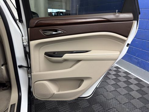 Used 2016 Cadillac SRX Luxury image 32