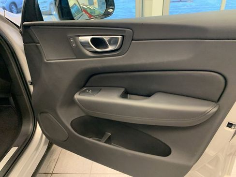 Used 2025 Volvo XC60 B5 Plus image 21