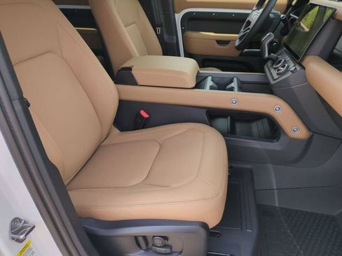 New 2026 Land Rover Defender 110 X-Dynamic SE AWD/4WD image 18