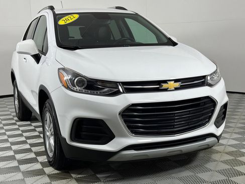 Used 2022 Chevrolet Trax LT w/ Driver Confidence Package image 3