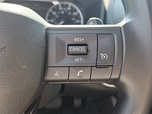 Used 2025 Nissan Rogue S image 24