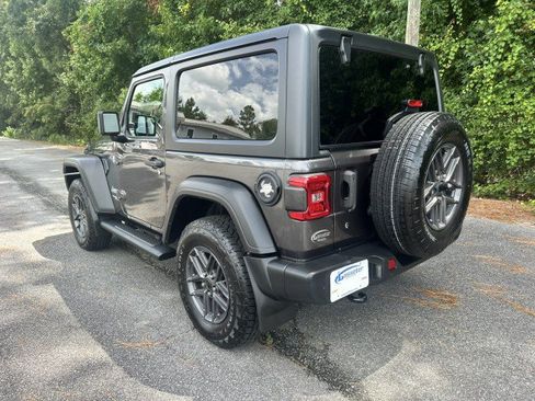 Used 2020 Jeep Wrangler Sport AWD/4WD image 3