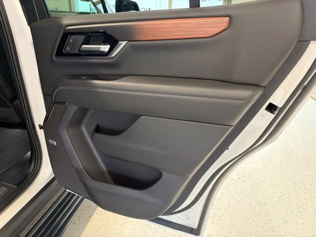 Used 2025 GMC Yukon Denali w/ Sun & Power Step Package AWD/4WD image 52