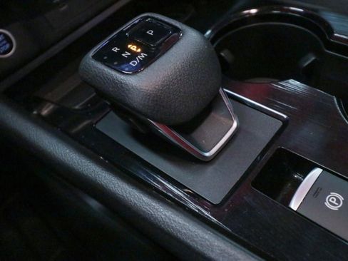 Used 2021 Nissan Rogue SV image 19