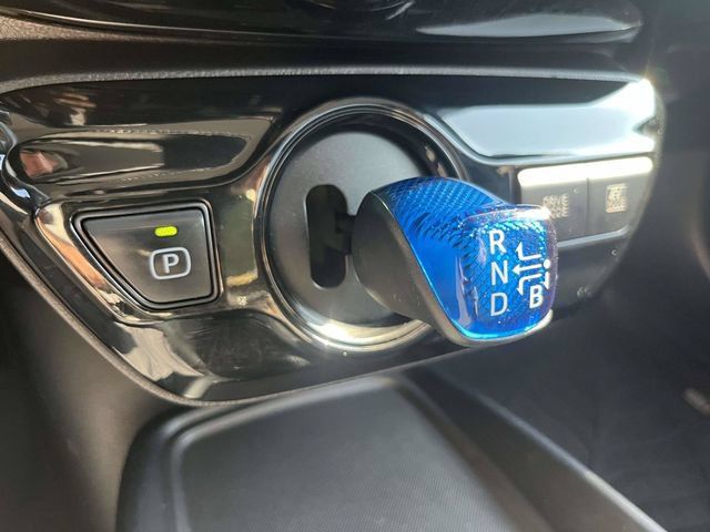 Used 2020 Toyota Prius LE FWD image 29