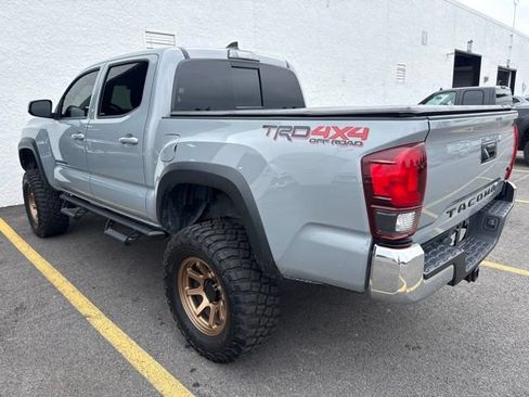Used 2019 Toyota Tacoma TRD Off-Road AWD/4WD image 4