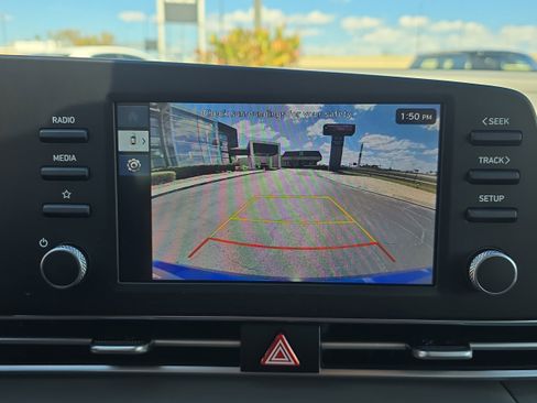 Used 2024 Hyundai Elantra SE image 17