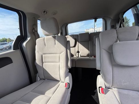 Used 2018 Dodge Grand Caravan SE w/ UConnect Hands-Free Group FWD image 13