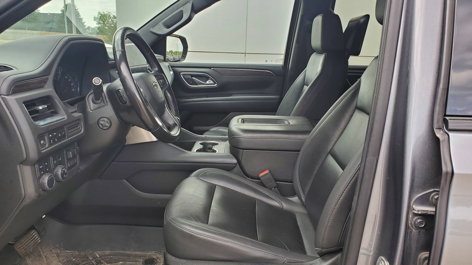Used 2021 Chevrolet Suburban Z71 w/ Luxury Package AWD/4WD image 5