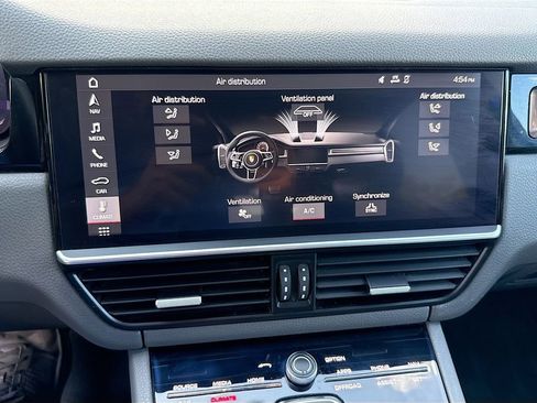 Used 2019 Porsche Cayenne AWD/4WD image 16