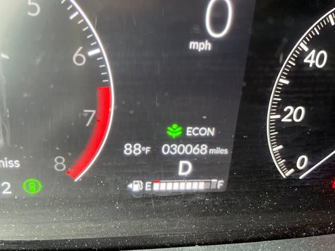Used 2023 Honda Pilot Touring image 4