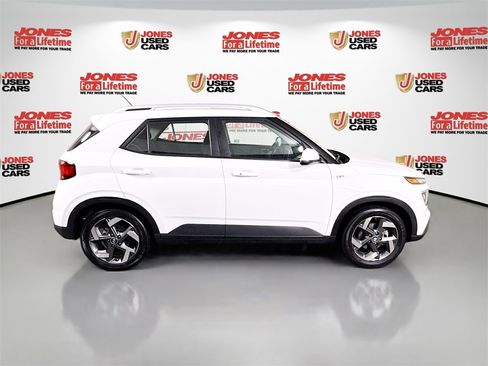 Certified 2025 Hyundai Venue SEL image 17